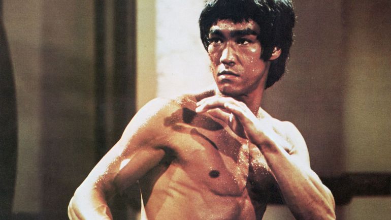 Bruce Lee Memaikan Peran Bela Diri