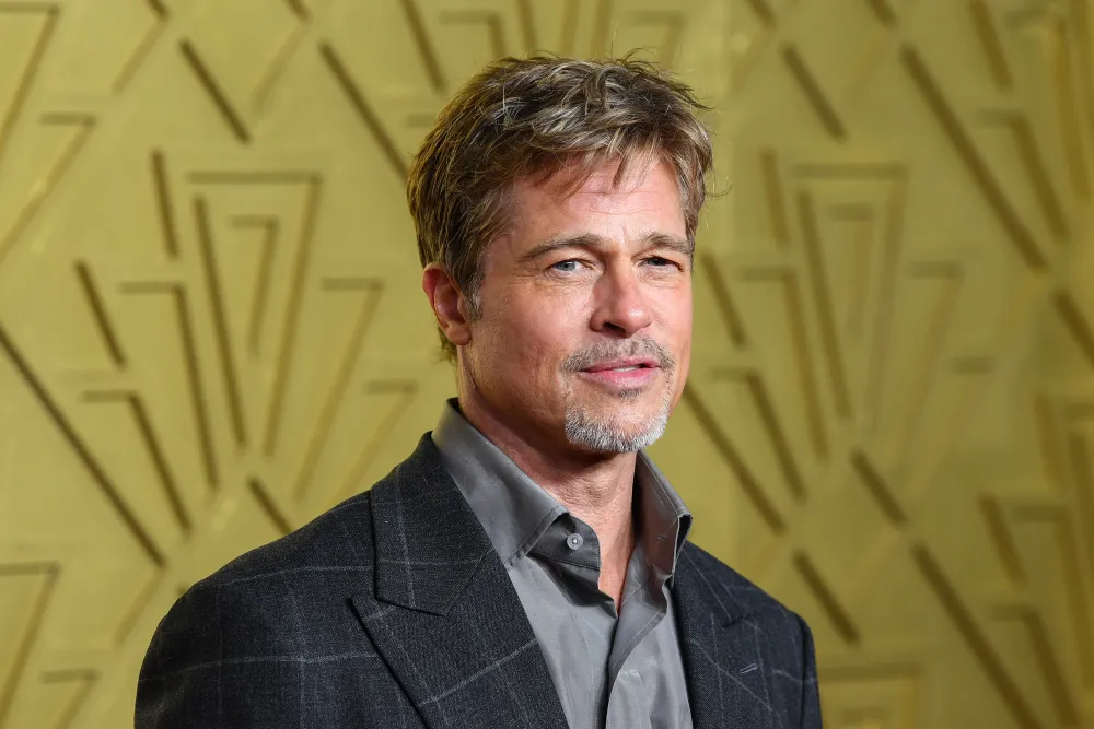 Brad Pitt Bintang Film dengan Keahlian Terbang